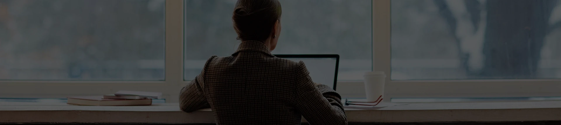 이엔미디어 CONTACT US 페이지 상단이미지